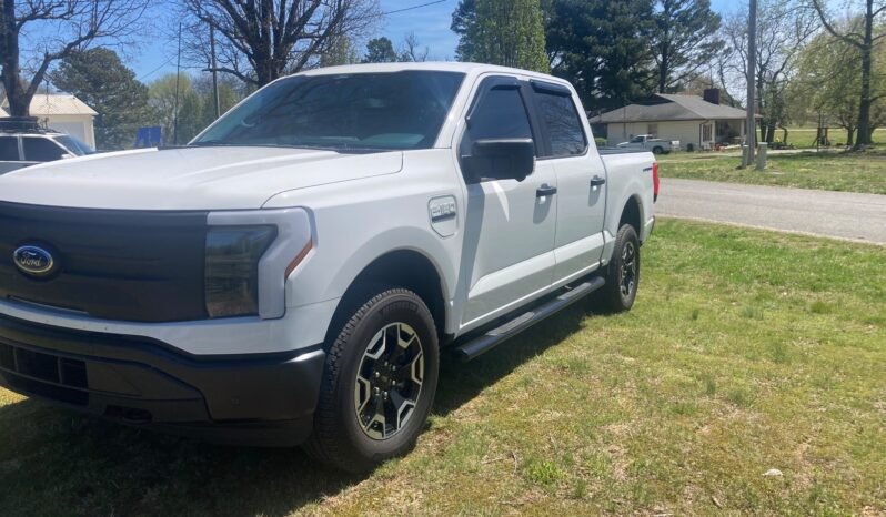 
								2022 Ford F-150 Lightning Pro full									