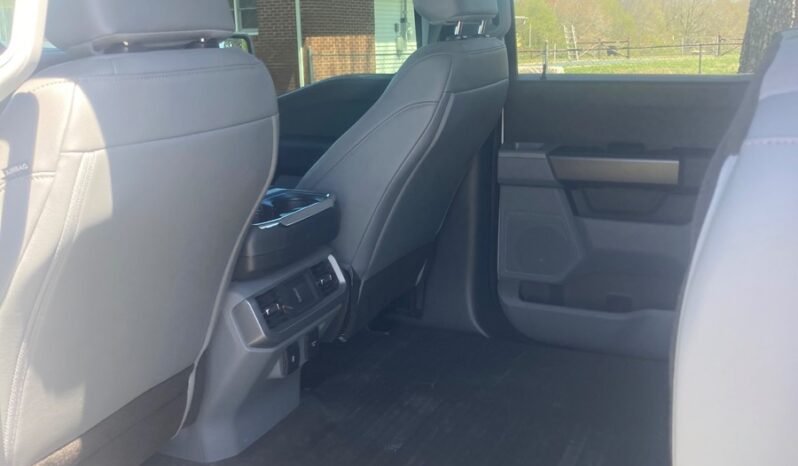 
								2022 Ford F-150 Lightning Pro full									