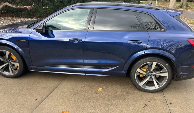 
								2022 Audi e-tron S Premium Plus full									