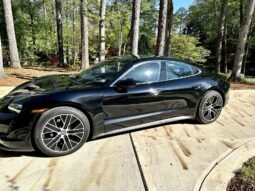 
										2021 Porsche Taycan Base full									