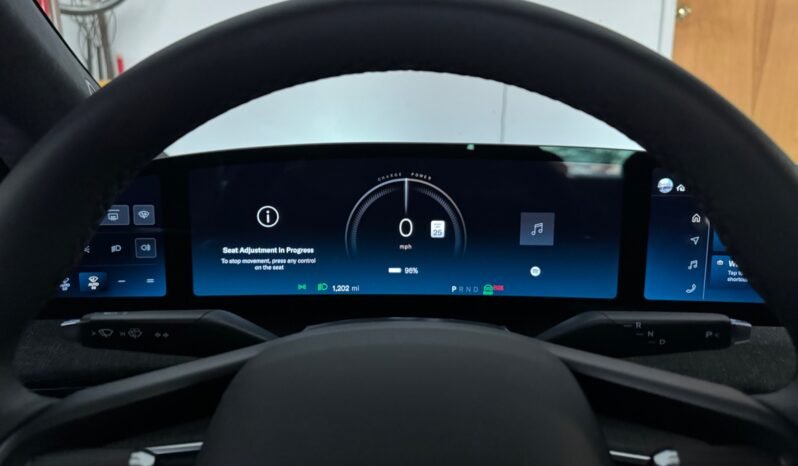 
								2023 Lucid Air Pure full									